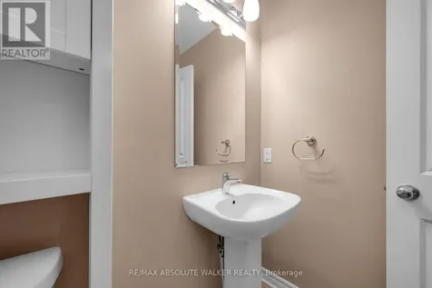 213 Esturgeon Street Ottawa ON K4A 1G3