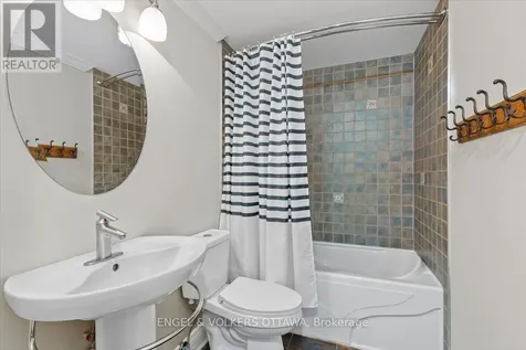 139 Guigues Avenue Ottawa ON K1N 5J1
