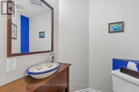 139 Guigues Avenue Ottawa ON K1N 5J1