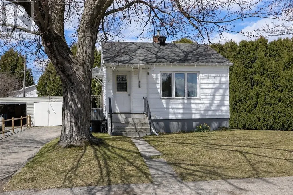 238 Seventh Avenue Lively ON P3Y 1M5