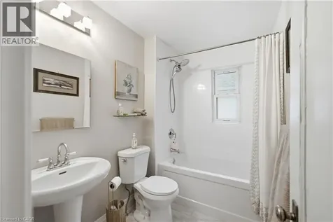 81 Vale Avenue St. Catharines ON L2R 1T5