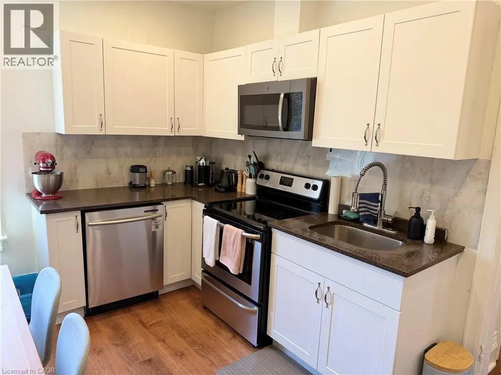 207 Charlton Avenue West Hamilton ON L8P 2E3