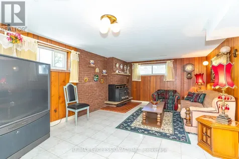 64 Ikley Road Toronto (york University Heights) ON M3J 1C6