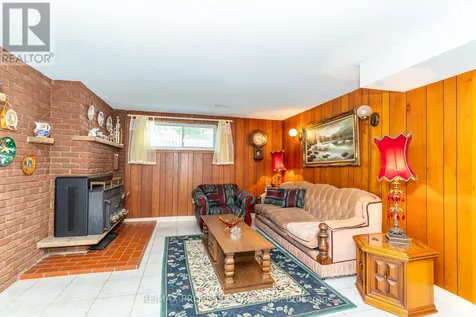 64 Ikley Road Toronto (york University Heights) ON M3J 1C6