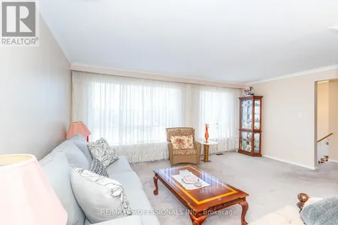 64 Ikley Road Toronto (york University Heights) ON M3J 1C6