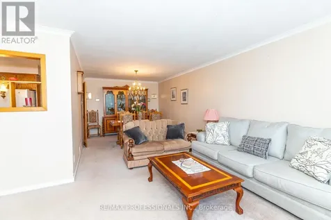 64 Ikley Road Toronto (york University Heights) ON M3J 1C6