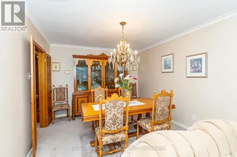 64 Ikley Road Toronto (york University Heights) ON M3J 1C6