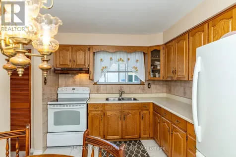 64 Ikley Road Toronto (york University Heights) ON M3J 1C6