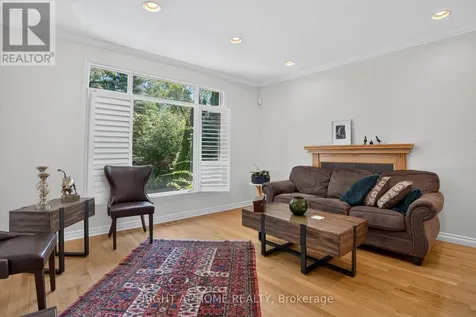 26 Evanshen Crescent Ottawa ON K2K 2Z6