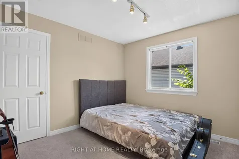 26 Evanshen Crescent Ottawa ON K2K 2Z6