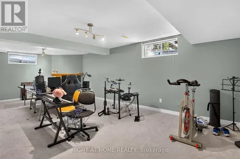 26 Evanshen Crescent Ottawa ON K2K 2Z6