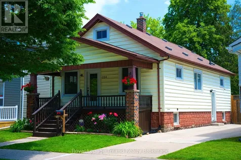 224 Harkness Street Sarnia ON N7T 3H4