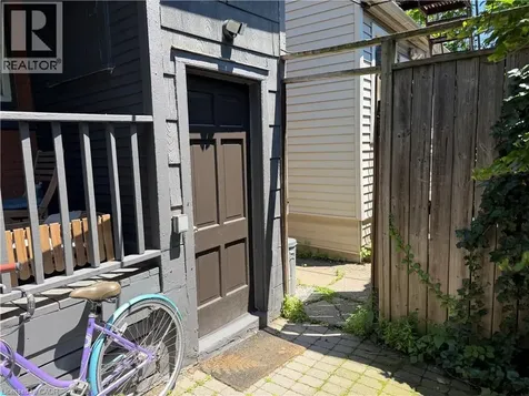 207 Charlton Avenue West Hamilton ON L8P 2E3