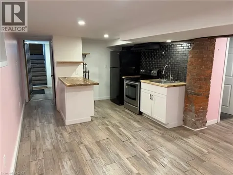 207 Charlton Avenue West Hamilton ON L8P 2E3