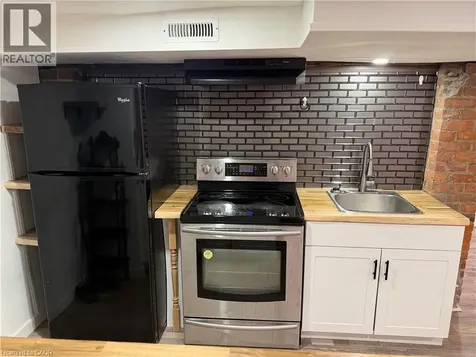 207 Charlton Avenue West Hamilton ON L8P 2E3