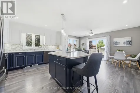 15 Chelsea Crescent Belleville (thurlow Ward) ON K8N 4Z5