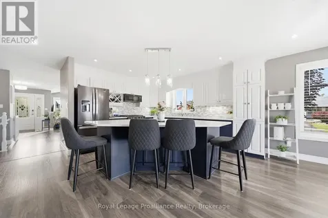 15 Chelsea Crescent Belleville (thurlow Ward) ON K8N 4Z5