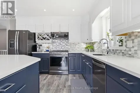 15 Chelsea Crescent Belleville (thurlow Ward) ON K8N 4Z5