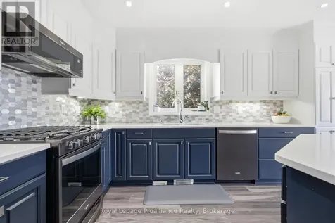 15 Chelsea Crescent Belleville (thurlow Ward) ON K8N 4Z5