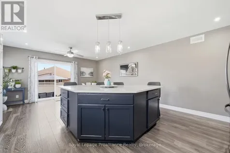 15 Chelsea Crescent Belleville (thurlow Ward) ON K8N 4Z5