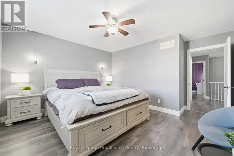 15 Chelsea Crescent Belleville (thurlow Ward) ON K8N 4Z5