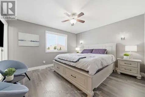 15 Chelsea Crescent Belleville (thurlow Ward) ON K8N 4Z5