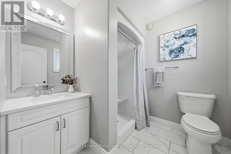 15 Chelsea Crescent Belleville (thurlow Ward) ON K8N 4Z5