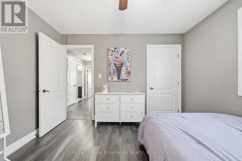 15 Chelsea Crescent Belleville (thurlow Ward) ON K8N 4Z5