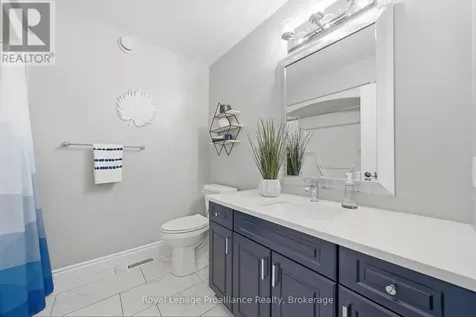 15 Chelsea Crescent Belleville (thurlow Ward) ON K8N 4Z5