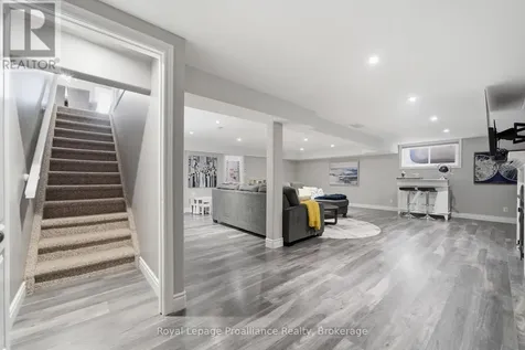 15 Chelsea Crescent Belleville (thurlow Ward) ON K8N 4Z5