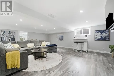 15 Chelsea Crescent Belleville (thurlow Ward) ON K8N 4Z5