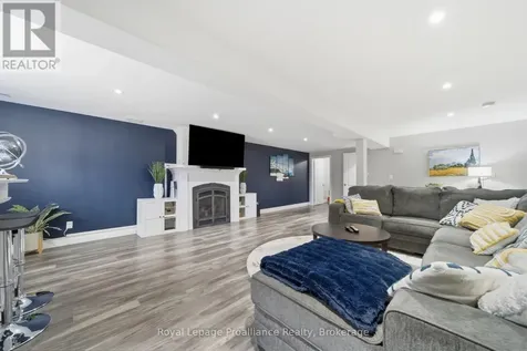 15 Chelsea Crescent Belleville (thurlow Ward) ON K8N 4Z5