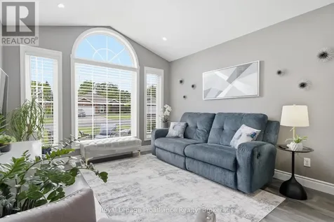 15 Chelsea Crescent Belleville (thurlow Ward) ON K8N 4Z5