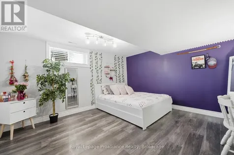 15 Chelsea Crescent Belleville (thurlow Ward) ON K8N 4Z5