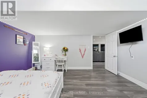 15 Chelsea Crescent Belleville (thurlow Ward) ON K8N 4Z5