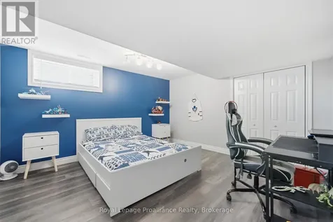 15 Chelsea Crescent Belleville (thurlow Ward) ON K8N 4Z5