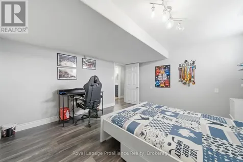 15 Chelsea Crescent Belleville (thurlow Ward) ON K8N 4Z5