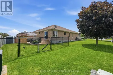 15 Chelsea Crescent Belleville (thurlow Ward) ON K8N 4Z5