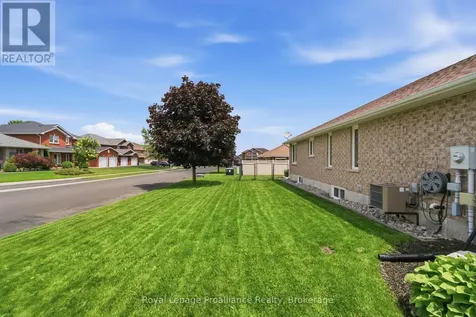 15 Chelsea Crescent Belleville (thurlow Ward) ON K8N 4Z5