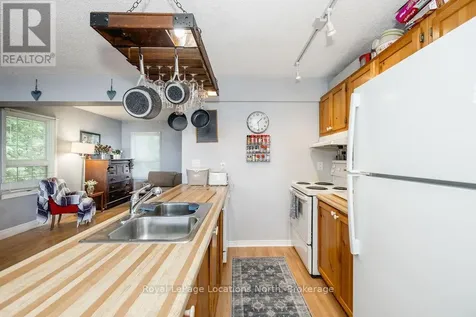 2222 Shore Lane Wasaga Beach ON L9Z 2X7