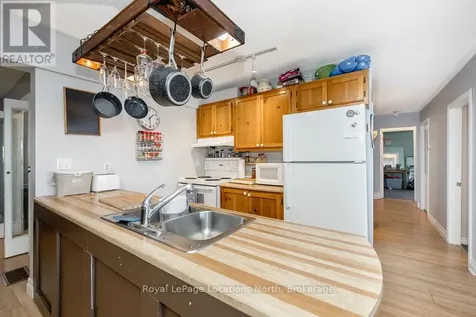 2222 Shore Lane Wasaga Beach ON L9Z 2X7