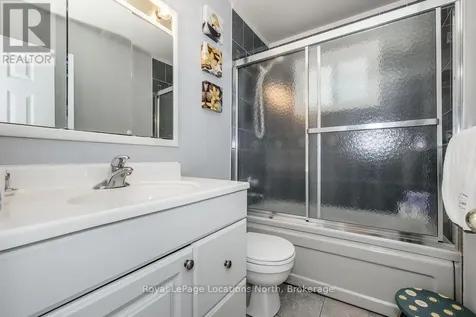 2222 Shore Lane Wasaga Beach ON L9Z 2X7