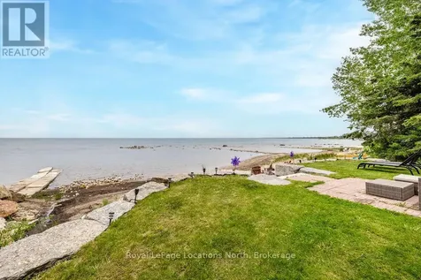 2222 Shore Lane Wasaga Beach ON L9Z 2X7