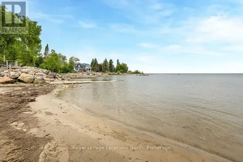 2222 Shore Lane Wasaga Beach ON L9Z 2X7