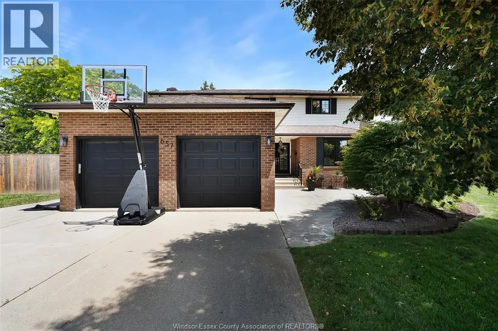657 Dresden Place Tecumseh ON N8N 4B7