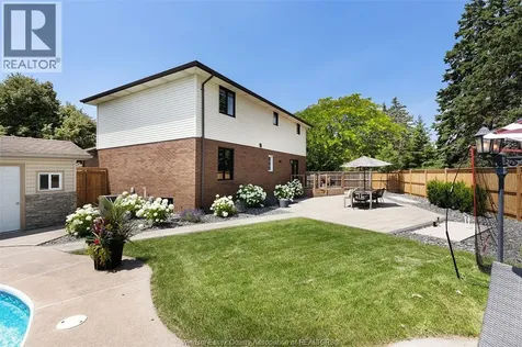 657 Dresden Place Tecumseh ON N8N 4B7
