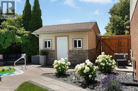 657 Dresden Place Tecumseh ON N8N 4B7