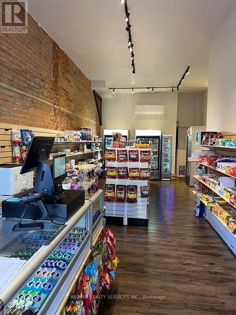 2739 Dundas Street West Toronto (junction Area) ON M6P 1Y1