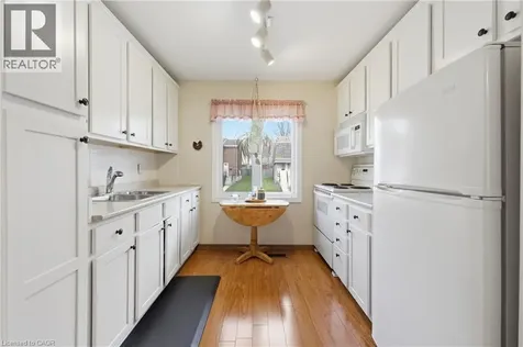 299 Limeridge Ridge West Hamilton ON L9C 2V4