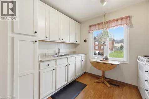 299 Limeridge Ridge West Hamilton ON L9C 2V4